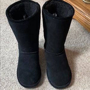 Black bear paw boots